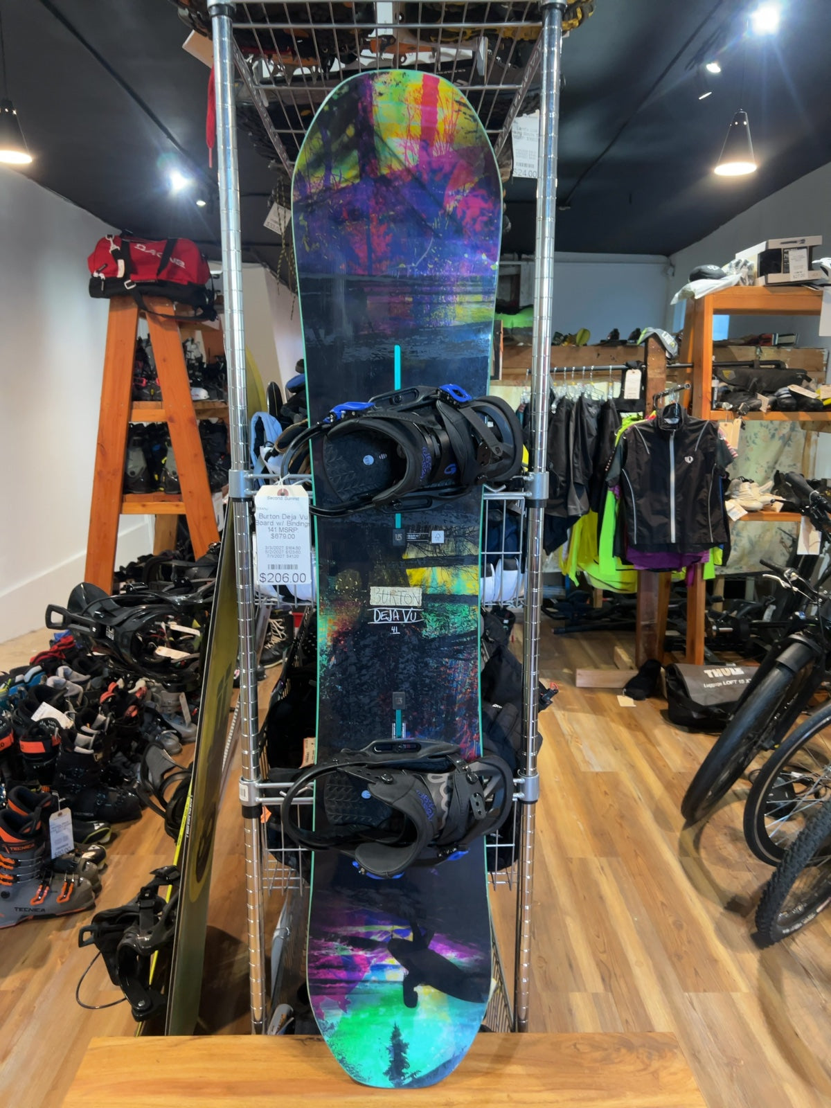 Burton Deja Vu Flying V Snowboard with Bindings Good 141 cm