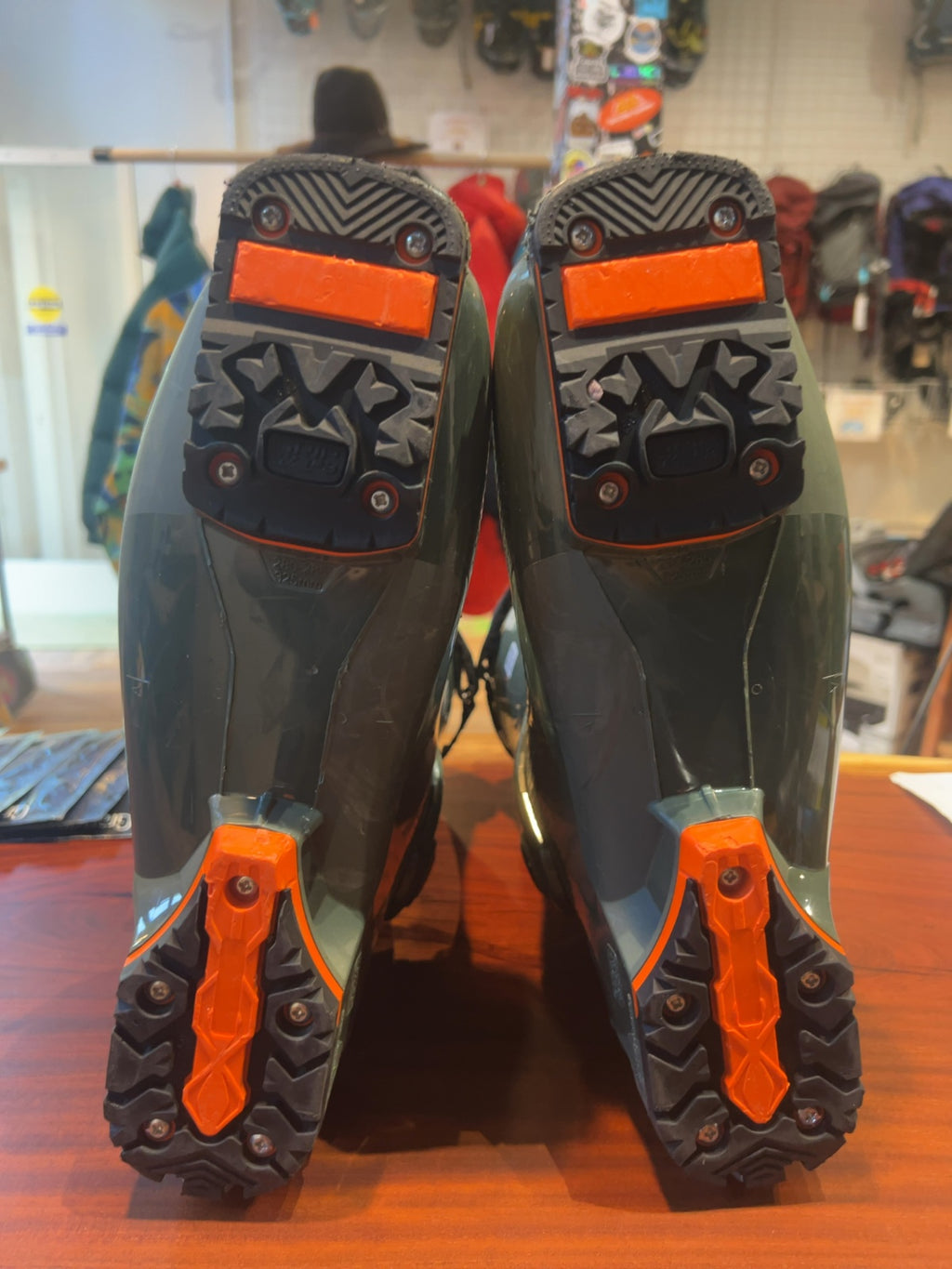 Tecnica Cochise 120 DYN Ski Boots Good 28.5