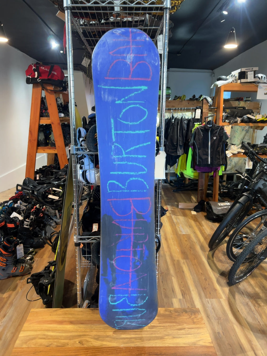 Burton Deja Vu Flying V Snowboard with Bindings Good 141 cm